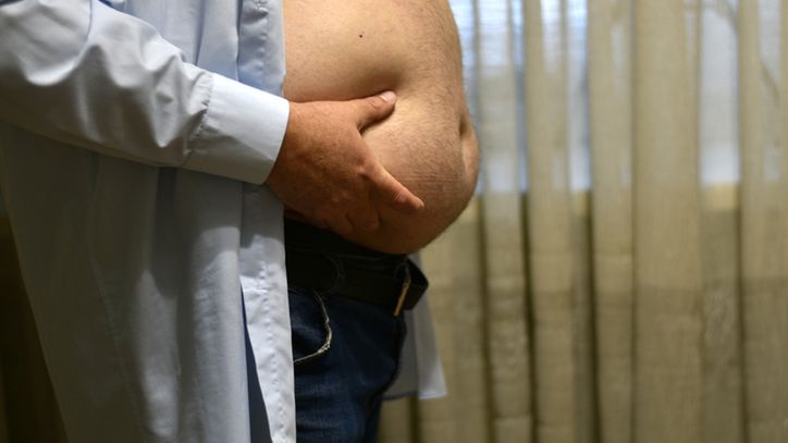 Twój brzuch tak wygląda? Duże zagrożenie, ryzyko udaru i zawału rośnie