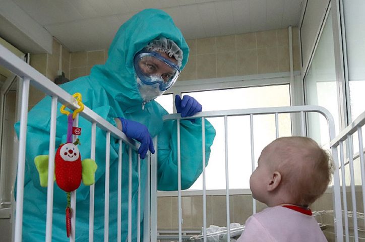 Czy nowa mutacja koronawirusa zagraża dzieciom?