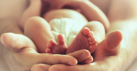 Preluksacja - kiedy i po co wykonuje się badania bioderek u niemowląt?
