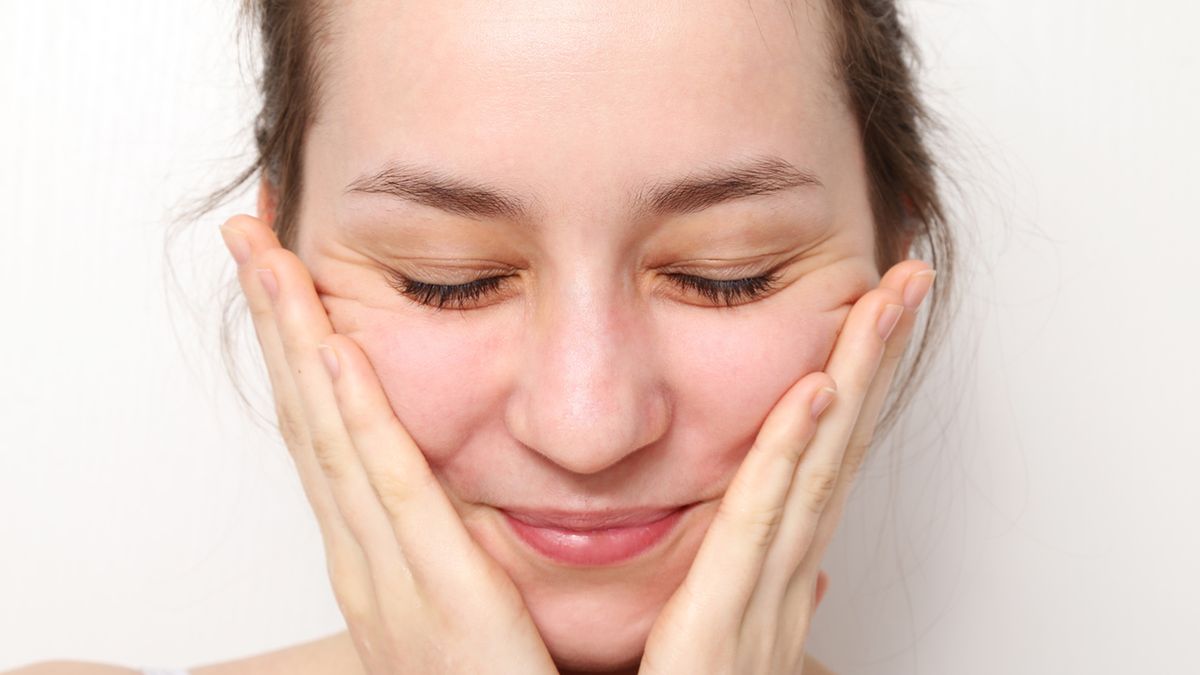 Izotretynoina jest lekiem należącym do pochodnych witaminy A, zwanych retinoidami