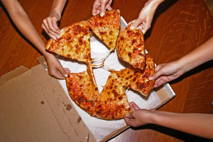 To najczęściej wybierana przez Polaków pizza. Czy to danie może być częścią zdrowej diety?