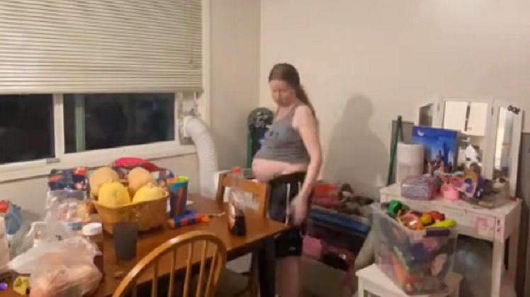 Ośmioosobowa rodzina w kawalerce. Mama pokazała, jak organizuje przestrzeń