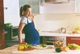Co jeść w ciąży? - węglowodany, białko, tłuszcze, witaminy