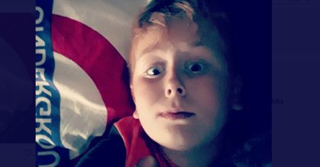 Chłopiec był szykanowany przez rówieśników w sieci, bo lubił książki. Pomogli mu internauci