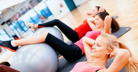 Kayla Itsines - trenerka fitness, program Bikini Body Guide, aplikacja Sweat With Kayla