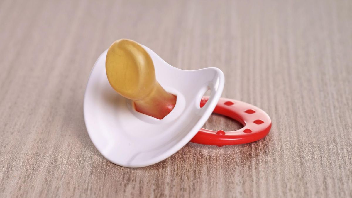 Czy dawać dziecku smoczek