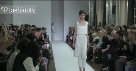 Biel, czerń i asymetria w letniej kolekcji Osman (WIDEO)