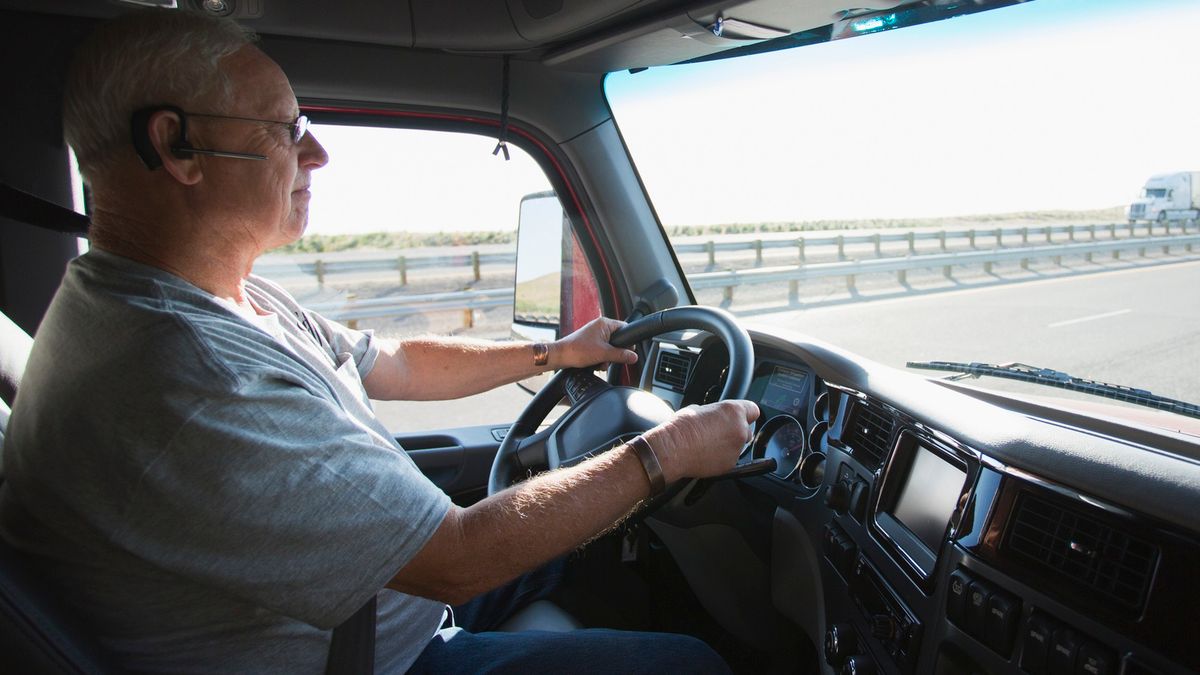 Starsi kierowcy będa musieli co 5 lat wymianiać prawo jazdy