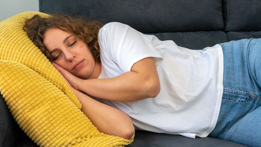 Ucinanie sobie zbyt długich drzemek może powodować zmęczenie w ciągu dnia