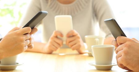 FOMO – uzależnienie od dostępu do informacji