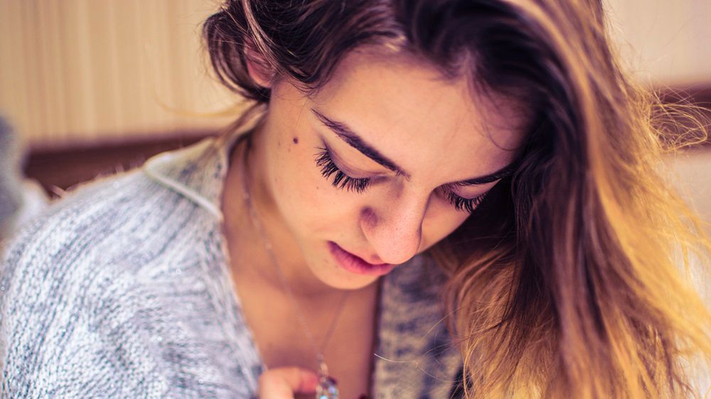 Subtelny naszyjnik podkreśli jesienną stylizację