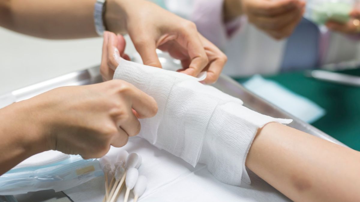 Choroba oparzeniowa obejmuje zmiany ogólne oraz miejscowe wywołane przez poważną ranę oparzeniową.