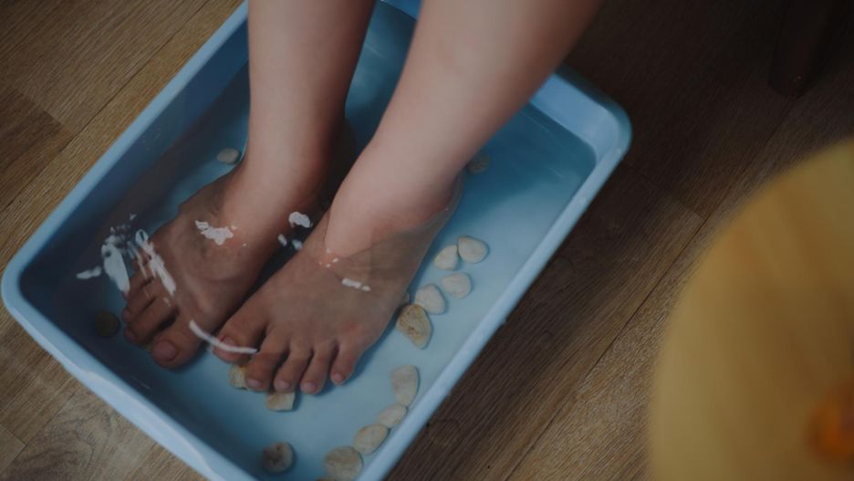 Naturalny sposób na przesuszone stopy po zimie