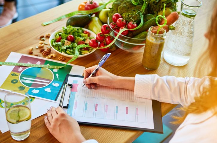 Aminokwasy to grupa związków organicznych składających się z cząsteczek węgla, azotu, wodoru, tlenu oraz zmiennej grupy łańcucha bocznego.