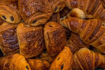 Sprzyjają demencji i pogarszają pamięć. Te produkty są wrogami mózgu