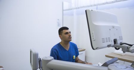 Bada się tylko jedna na trzy Polki. Na tego raka umierają częściej niż kobiety w Europie Zachodniej