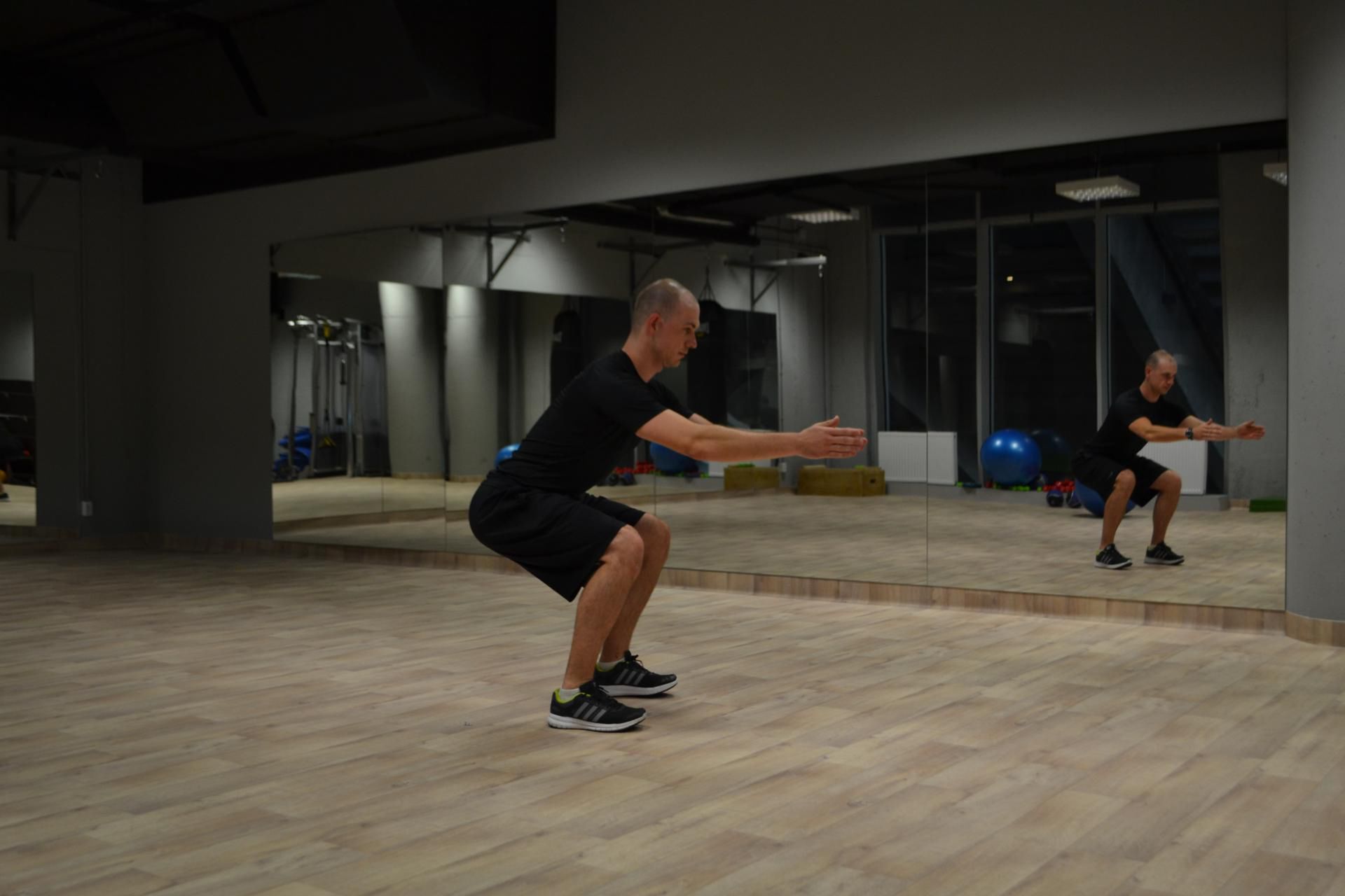 Przysiad – część druga. Autor: Grzegorz Wichrzycki