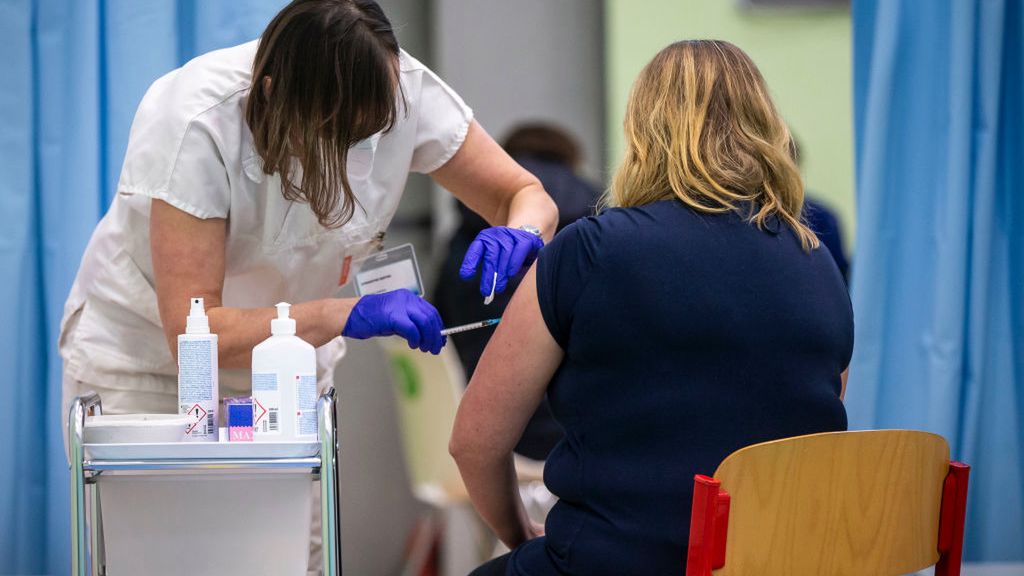 Na 4803 niepożądanych odczynów poszczepiennych zgłoszony w Polsce, 4211 dotyczyło kobiet