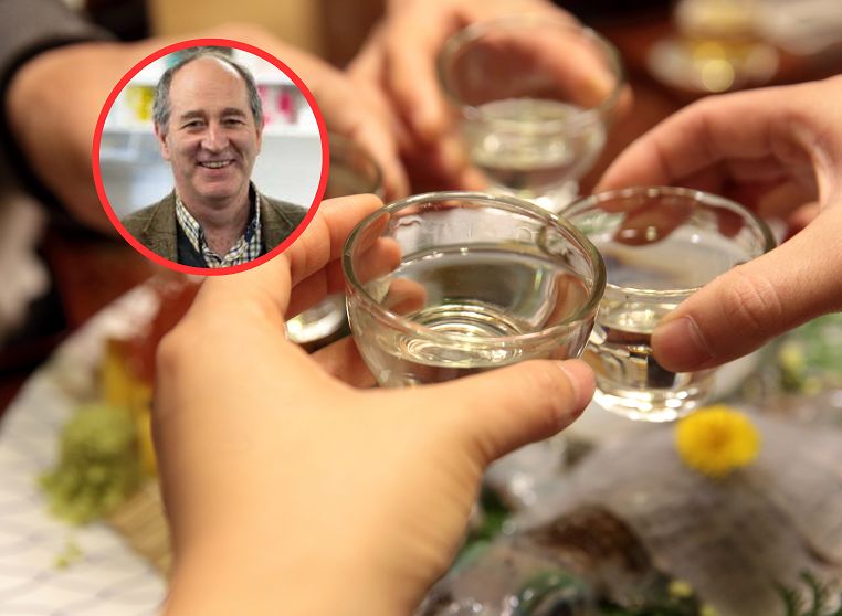 "Spowalniają wchłanianie alkoholu". Lekarz zdradza co jeść, by uniknąć kaca