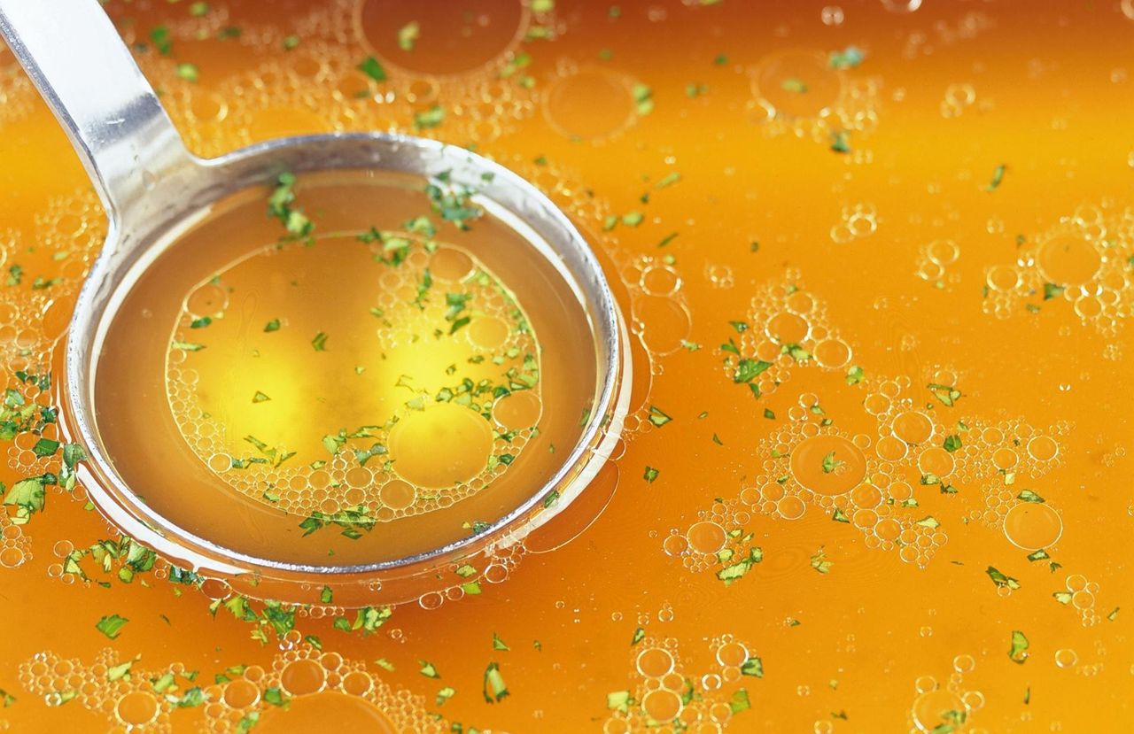 Rosół zamiast kawy w środku dnia. Sprawdź, co się zmieni