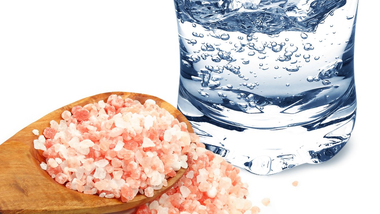 Sól himalajska na migrenę. Zobacz, jak może ci pomóc (WIDEO)