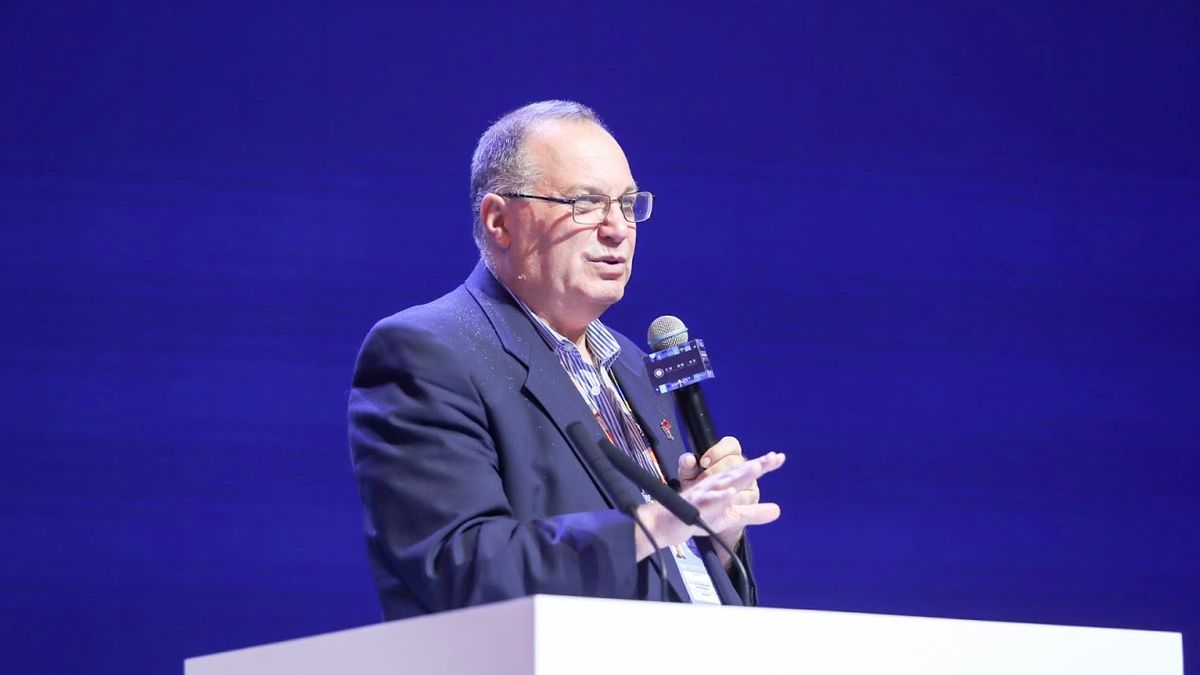 Yaacov Hecht założył szkołę demokratyczną
