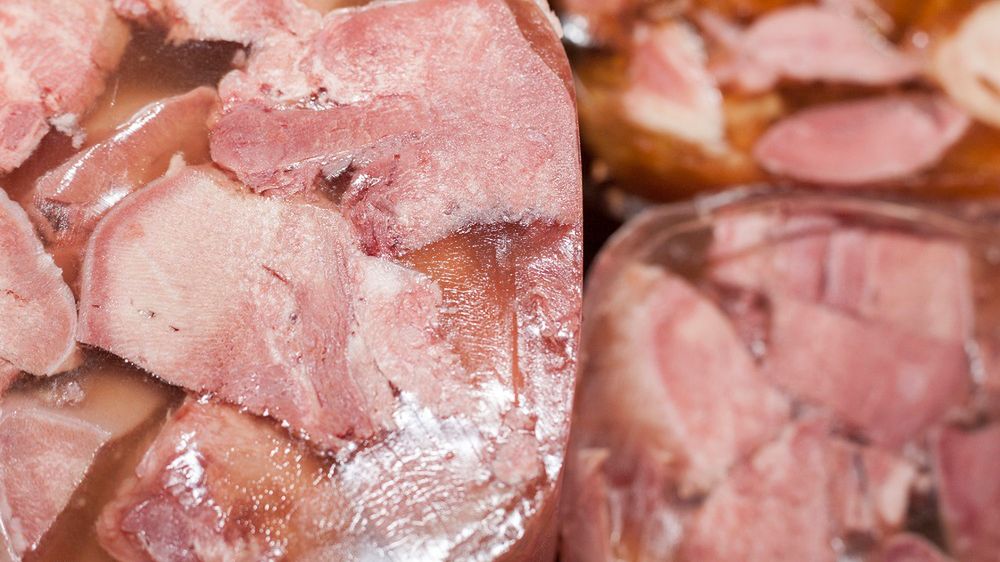 Choć Polacy go uwielbiają, został okrzyknięty najgorszym wyrobem mięsnym. Czy słusznie?