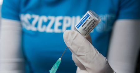Rząd Wielkiej Brytanii przyznaje, że szczepionki uszkodziły naturalny układ odpornościowy podwójnie zaszczepionych? Uważaj, to fake news