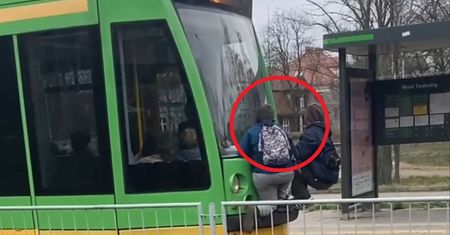 "Igranie ze śmiercią". MPK Poznań donosi o niebezpiecznym trendzie