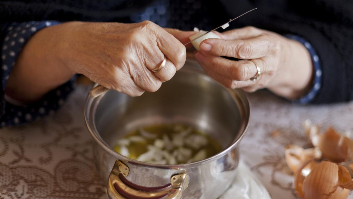 Do przygotowania naturalnego antybiotyku potrzebujemy m.in. czosnku, cebuli i chili
