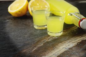 Naturalny "spalacz" tłuszczu. Pij jeden kieliszek rano, drugi wieczorem