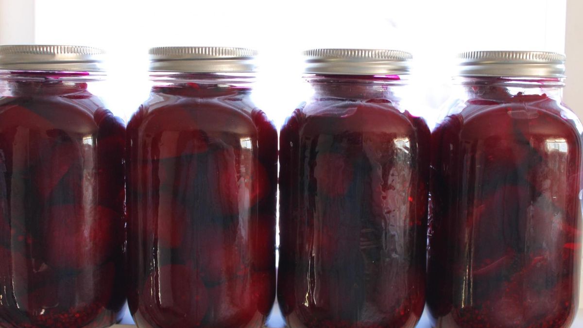 Sok z kiszonych buraków ma wiele cennych wartości odżywczych.