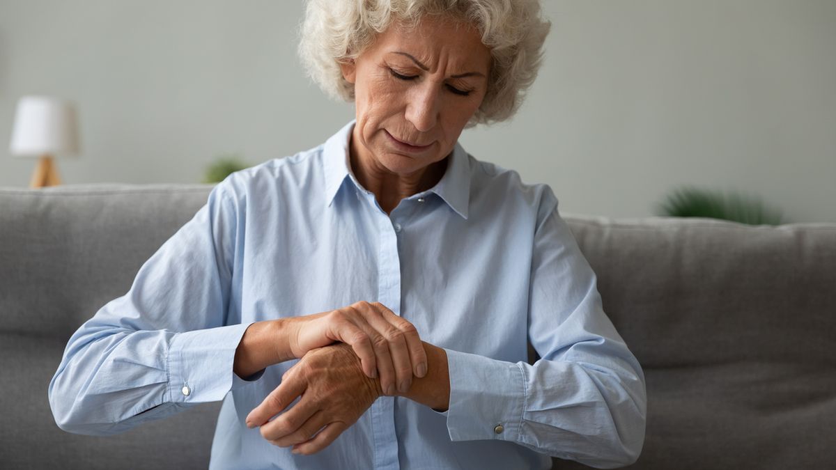 Artroza to choroba zwyrodnieniowa, która ogranicza ruchomość stawów.