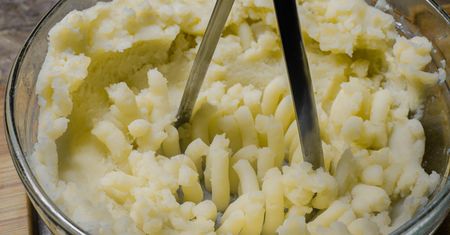 Z tym nigdy nie łącz ziemniaków. Obciążają żołądek, nasilają procesy gnilne w jelitach