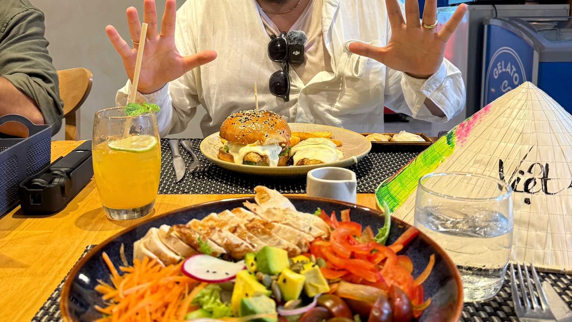 Jedzenie zbyt szybko to nawyk, który może zaburzać trawienie, sytość i samopoczucie.