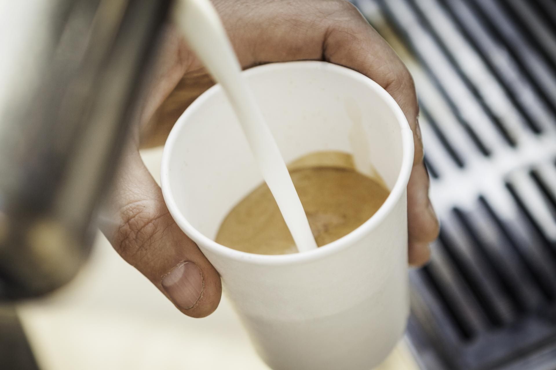 Mleko może wpływać na antyoksydacyjne działanie kawy