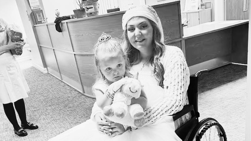 24-latka zignorowała objawy raka jelita. Zmarła po czterech miesiącach