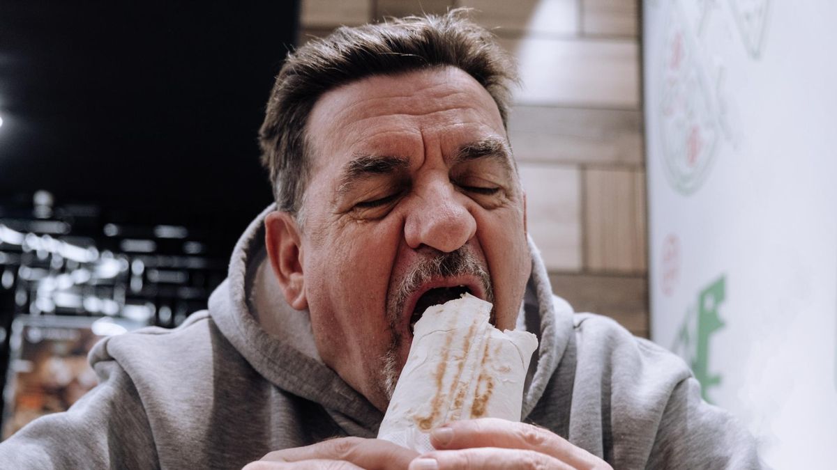 Objawy raka mogą pojawić się podczas jedzenia