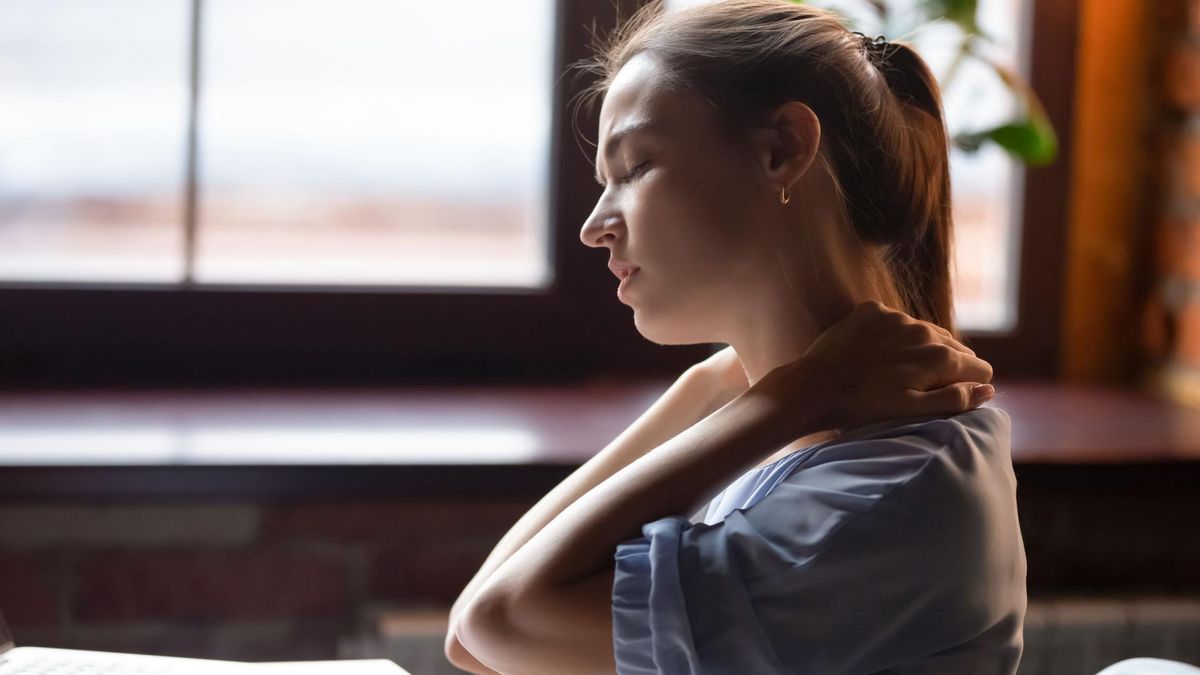 Przewianie szyi potrafi dać się we znaki, ponieważ wywołuje ból, często bardzo silny i uniemożliwiający codzienne funkcjonowanie