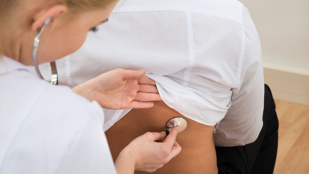 Śródmiąższowe zapalenie płuc to przewlekła choroba, przebiegająca ze stanem zapalnym.