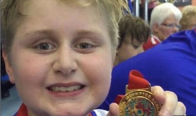 Chłopiec z autyzmem zdobył złoty medal w zawodach na 25 metrów