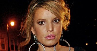 Jessica powiększyła piersi?