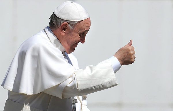 "Mówi papież" - Franciszek wszędzie dzwoni sam