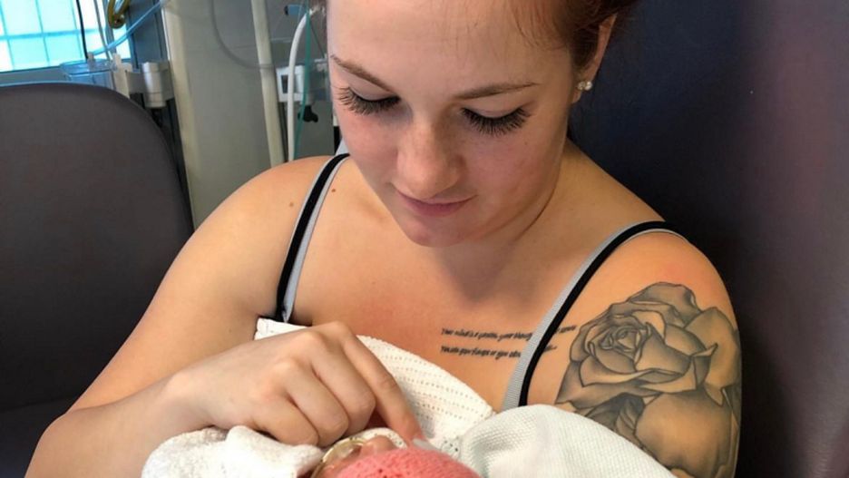 Rodzice byli w szoku. Dziecko urodziło się z "dziurą" w brzuchu