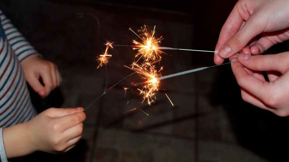 Matka i jej 13-letnia córka doznały poważnych oparzeń. "Doszło do wybuchu zimnych ogni"