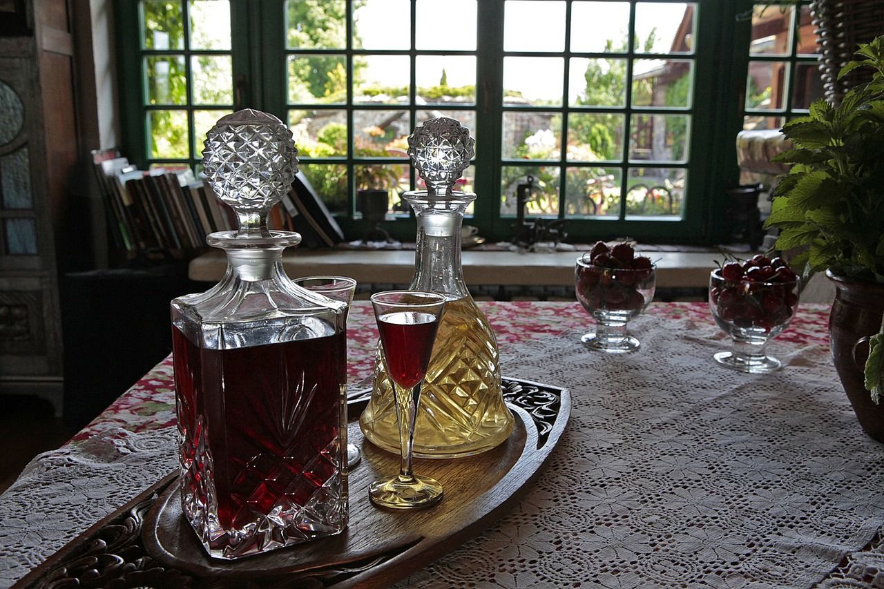 Regularne spożywanie nalewek może sprzyjać alkoholizmowi, wpływać negatywnie na wątrobę czy serce