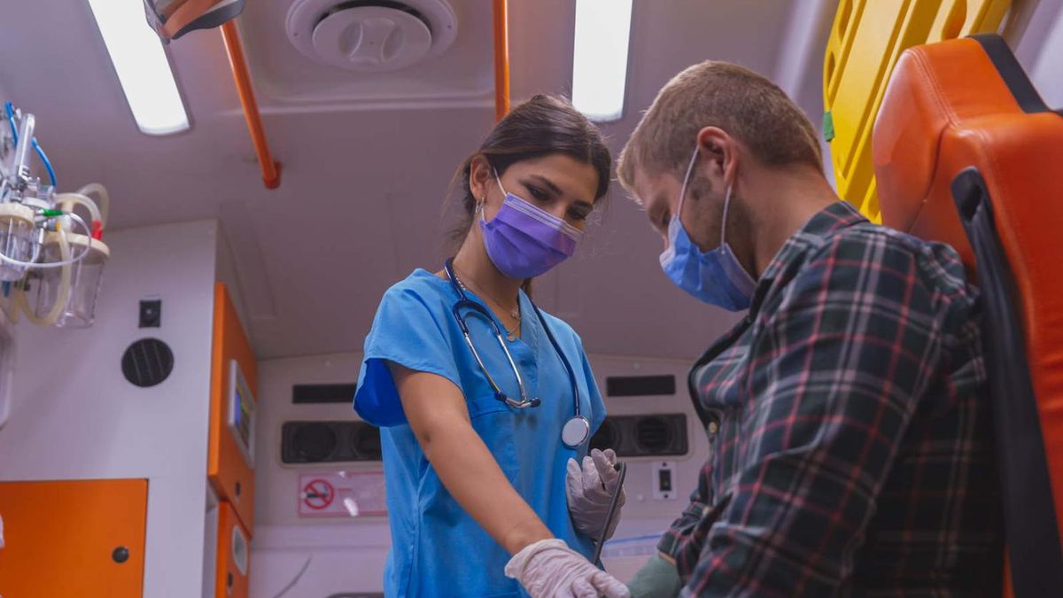 Pomiar ciśnienia na obu rękach może się różnić. To sygnał alarmowy