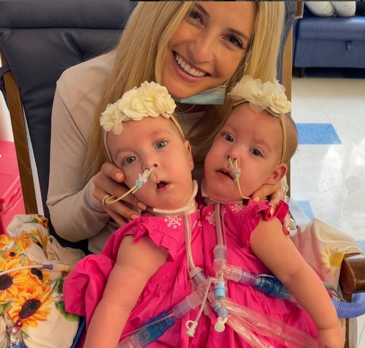 Maggie Altobelli z córeczkami