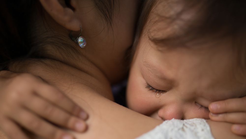 Matko, lecz swoje dziecko sama!