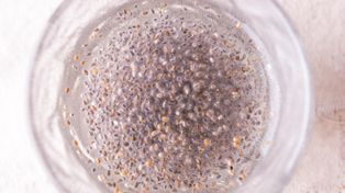 Wspiera jelita, serce i daje uczucie sytości. Po ten napój warto sięgać codziennie